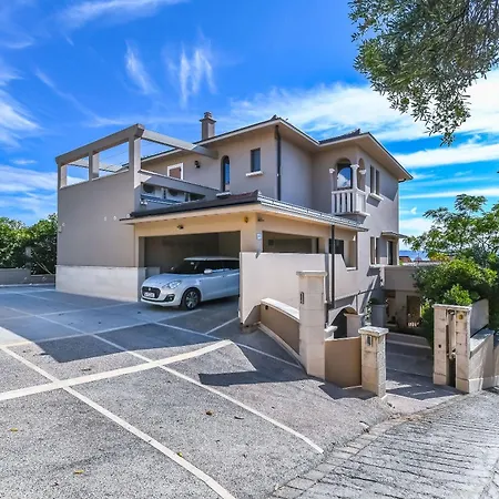 Iveta * トロギール